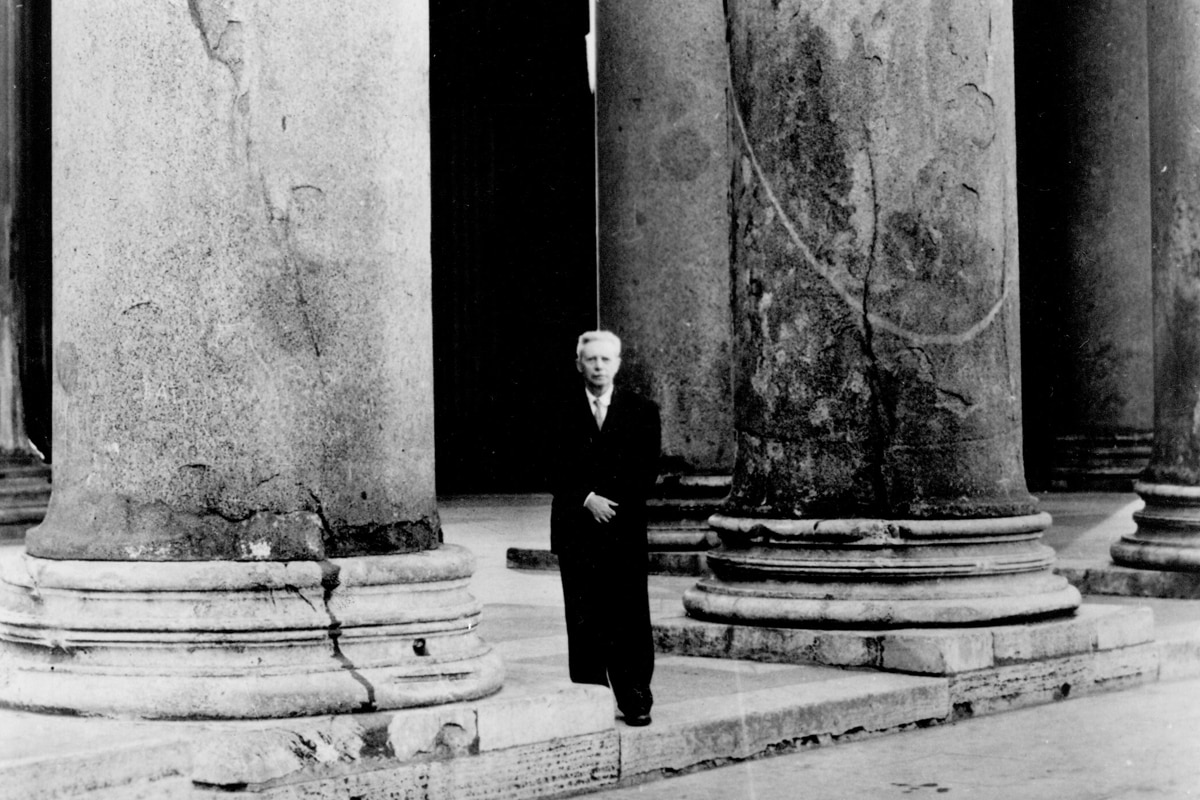 Umberto in ruins